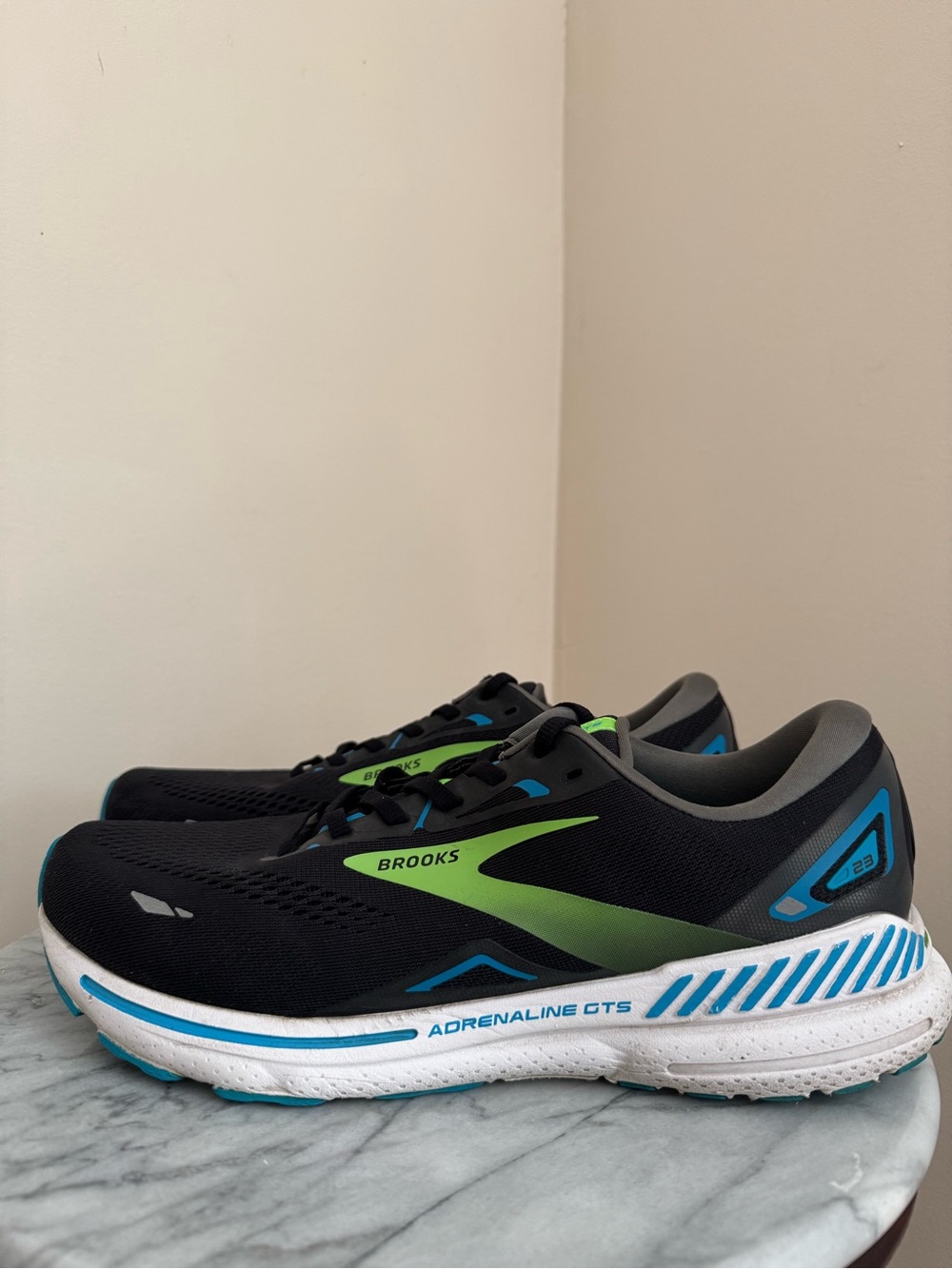 Brooks Adrenaline GTS 23 Men’s Size 10.5 2E Wide Black Running Shoes 1103912E006